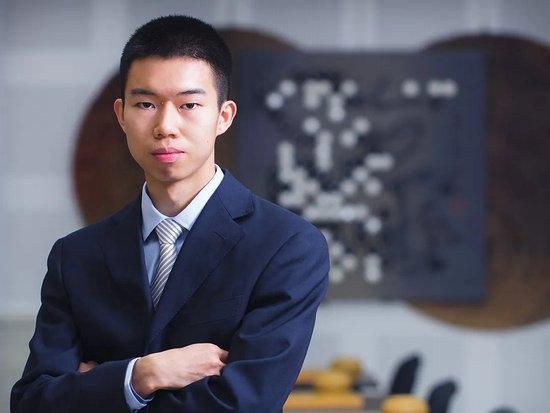 慕容优（郑秀文饰）经营一家私房菜馆，对前男朋友传佑（刘德华饰）仍记忆犹新，也完全没有注重到助手小可（言承旭饰）的心仪她已久的情意。她一向以为与传佑豪情的干枯是由于昔时母亲婚姻掉败的一个谩骂，后来慕容优的老友傅薇（Maggic Q饰）与传佑拍拖，她就更深感困末路。                                  　　默默无闻的小可一向鼓动勉励慕容优走出母亲的暗影，年夜胆创出属于本身的人生。当慕容优前去日本加入一场电视烹调角逐的时辰，现场表达了本身心里最深出的声音，而慕容优最后可否跟痴情的小可的终局又是若何。